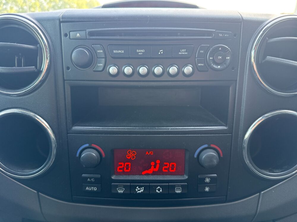 Berlingo COMBI MULTISPACE 1.6 HDI 90ch / ATTELAGE 2011 occasion 17100 Saintes
