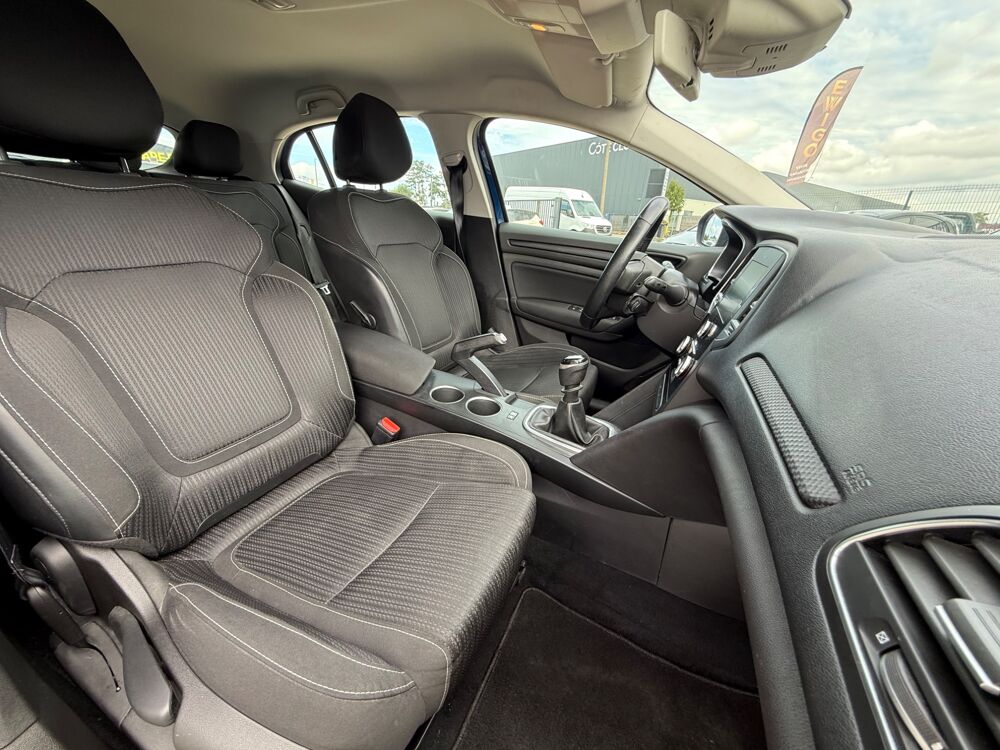 M&eacute;gane V Hatchback 1.5 dCi 16V 110CH - GPS - RADAR DE RECUL - R&Eacute;GUL 2018 occasion 27000 &Eacute;vreux
