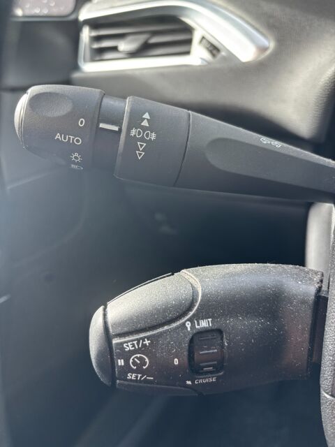 208 GENERATION-I 1.2 VTI 80 ALLURE-TOIT PANORAMIQUE-BLUETOOTH-GP 2014 occasion 76150 Saint-Jean-du-Cardonnay