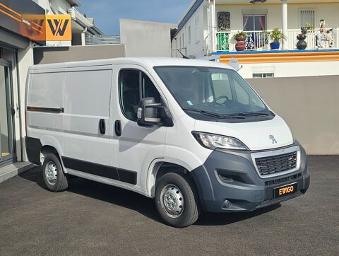 Boxer FOURGON 330 2.2l BLUEHDI 120 CH L1H1 PREMIUM S&S + CAMERA DE 2023 occasion 97410 Saint-Pierre