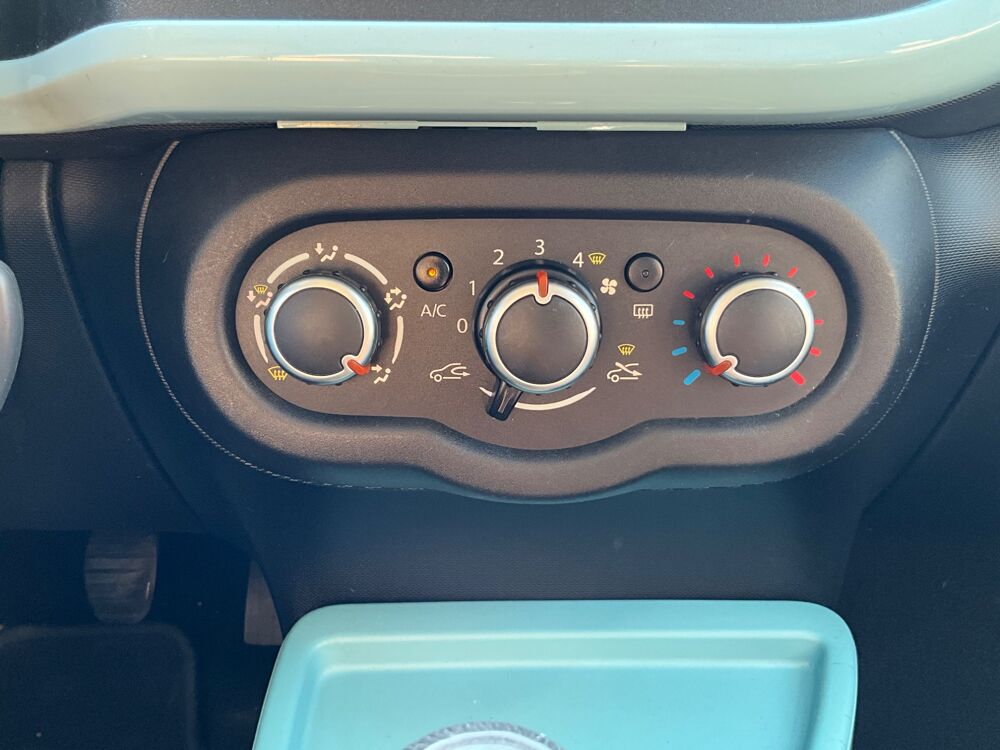 Twingo 1.0 SCE 70 COSMIC / CHAINE DE DISTRIBUTION / GARANTIT 12 MOI 2014 occasion 17000 La Rochelle
