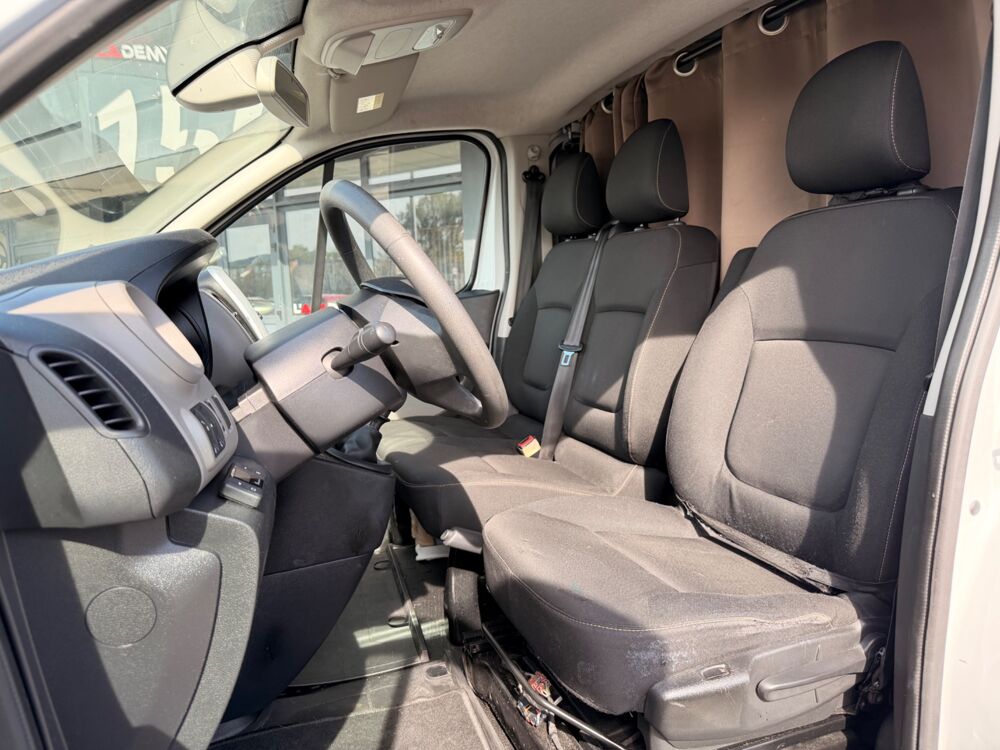 Trafic FOURGON 1.6 DCI 125CH L1H1 ENERGY CONFORT 2018 occasion 26000 Valence