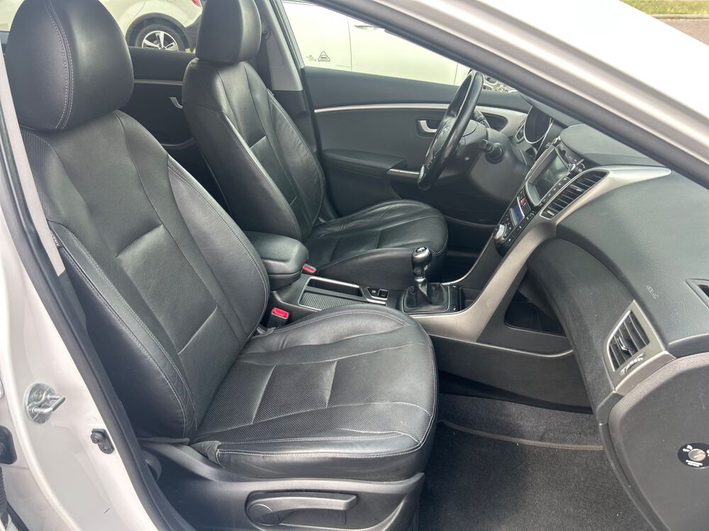 i30 CW 1.6 CRDI 110 CH EXECUTIVE / ATTELAGE / CAMERA DE RECUL 2015 occasion 47000 Agen