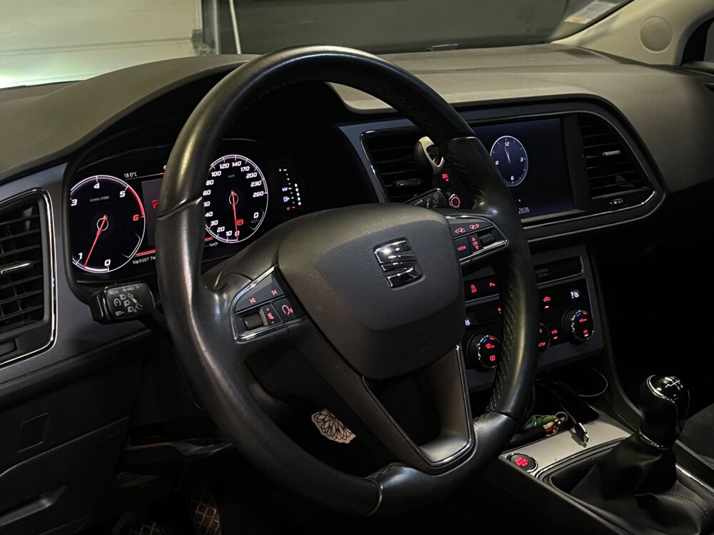 Leon 1.6 TDI 115ch BVM URBAN CAMERA DE RECUL/ CARPLAY/ ENTRETIEN 2020 occasion 78125 Gazeran