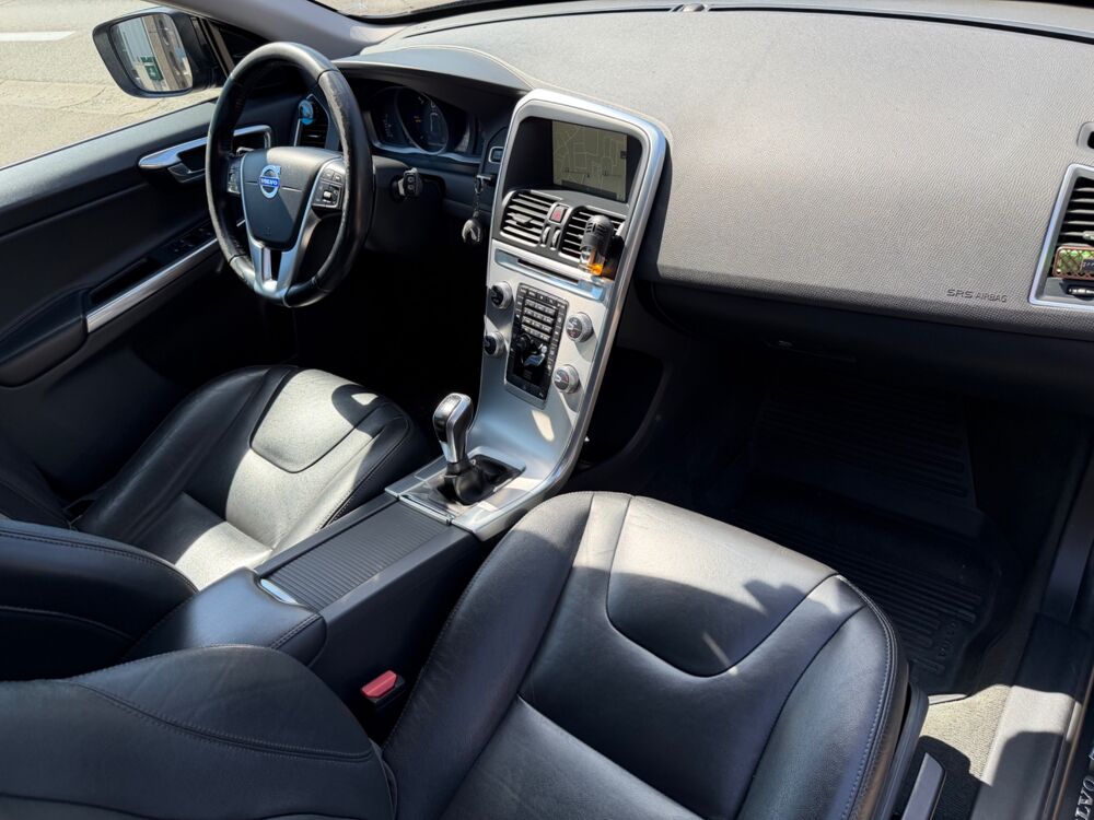 XC60 2.0 D3 150 CH MOMENTUM BUSINESS COURROIE OK / RADARS DE STAT 2016 occasion 40000 Mont-de-Marsan