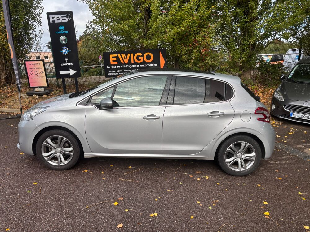 208 GENERATION-I 1.2 VTI 80 ALLURE-TOIT PANORAMIQUE-BLUETOOTH-GP 2014 occasion 76150 Saint-Jean-du-Cardonnay