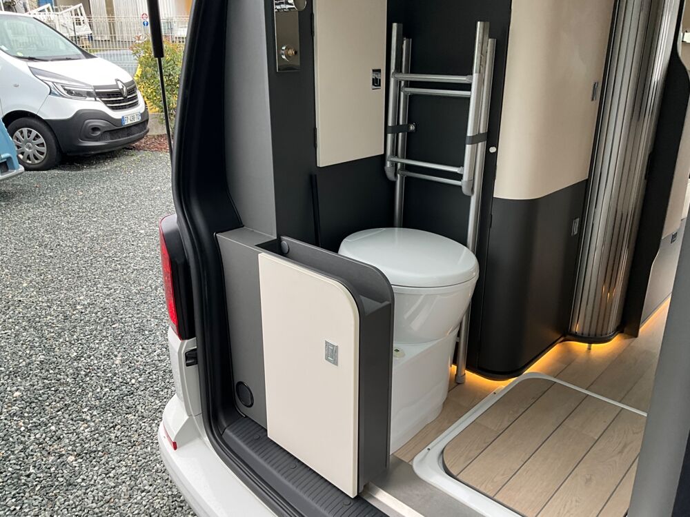 MULTIVAN T6 2.0 TDI 150 CARAT 4MOTION WESTFALIA / Enti&egrave;rement &eacute;quip&eacute; 2022 occasion 17000 La Rochelle