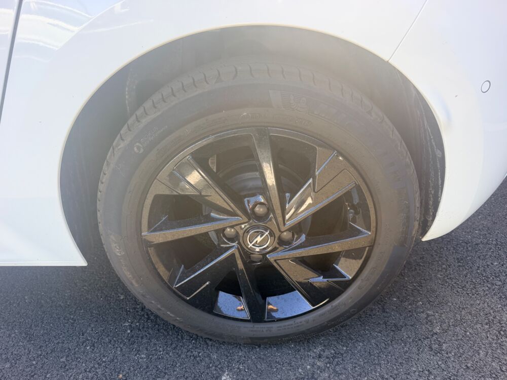 Corsa 1.2 T 75 CH MID-LIFE EDITION + CAMERA DE RECUL + CARPLAY 2024 occasion 97410 Saint-Pierre