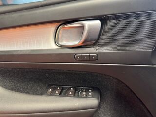XC40 2.0 D3 150 INSCRIPTION LUXE 2WD GEARTRONIC BVA 2018 occasion 83600 Fr&eacute;jus