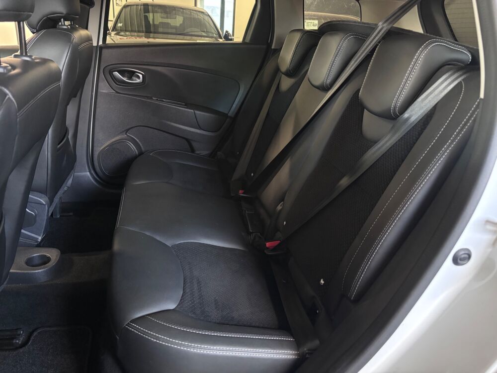 Clio ESTATE 1.5 DCI 110 Ch - LIMITED - ENTRETIEN CONSTRUCTEUR - D 2017 occasion 79000 Niort