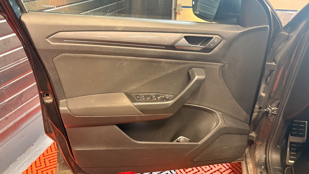 T-ROC 1.0 TSI 115 IQ DRIVE 2020 occasion 83600 Fr&eacute;jus