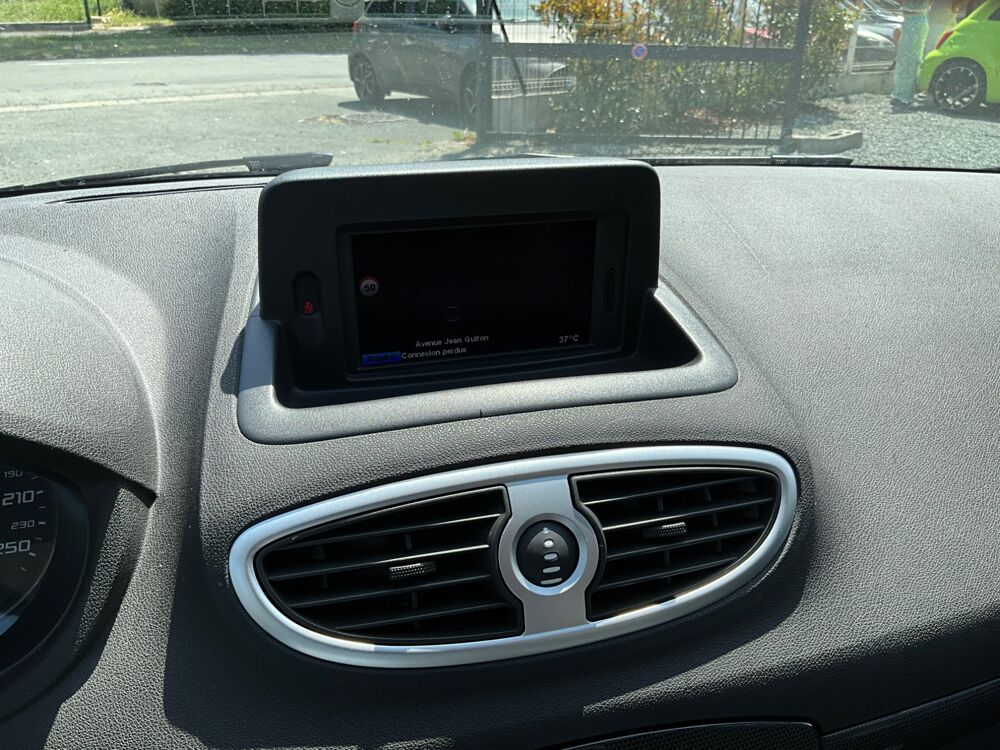 Clio 2.0 200CH RS / TOIT OUVRANT / ENTRETIENS RENAULT / DISTRIBUT 2009 occasion 17000 La Rochelle