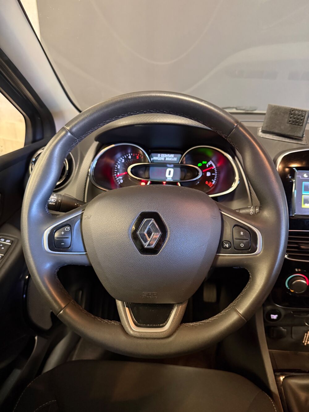 Clio 1.5 DCI 90CH ENERGY LIMITED- PREMIERE MAIN- ENTRETIEN COMPLE 2019 occasion 69400 Arnas