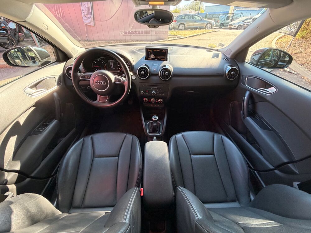 A1 SPORTBACK 1.6 TDI 105Ch AMBITION LUXE - 1ERE MAIN - DISTRIBU 2014 occasion 76150 Saint-Jean-du-Cardonnay