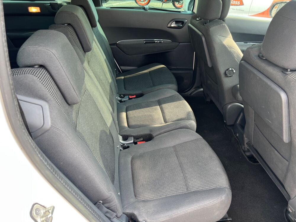 5008 GENERATION-I 1.6 HDI 115 CH ALLURE / 7 PLACES 2014 occasion 47000 Agen