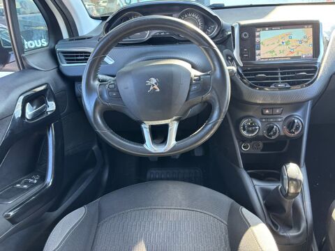208 1.2 PURETECH 82ch STYLE 5P / DISTRIBUTION OK / BLUETOOTH / C 2016 occasion 64122 Urrugne