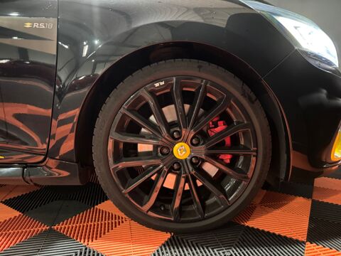 Clio RS 18 TROPHY 1.6 220 CH EDC (1107/1725) / AKRAPOVIC / CAMERA 2018 occasion 29000 Quimper