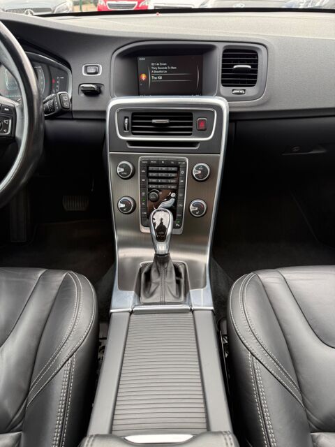 V60 2.0 D4 180Ch XENIUM GEARTRONIC BVA START-STOP - CAM&Eacute;RA DE RE 2014 occasion 27000 &Eacute;vreux
