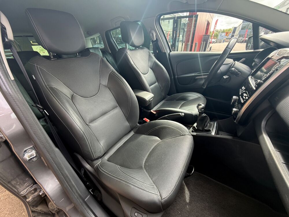 Clio 1.5 DCI ICONIC 90CH - CAMERA DE RECUL-SIEGES CHAUFFANT-CLIMA 2016 occasion 76150 Saint-Jean-du-Cardonnay