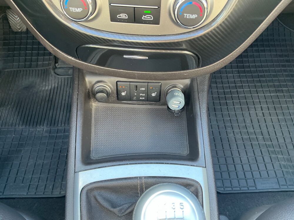Santa Fe 2.2 CRDI 195 Ch PREMIUM 4WD / SIEGES CHAUFFANTS ELECTRIQUES 2012 occasion 17000 La Rochelle