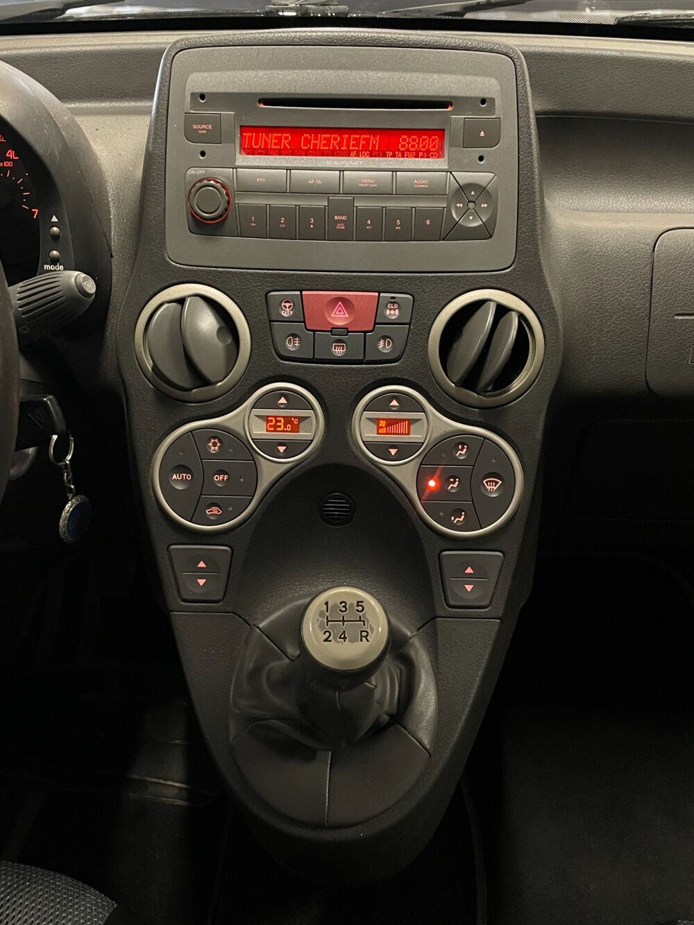 Panda FIAT PANDA 4X4 1.3 MULTIJET 16v 70ch CLIMBING - TOIT OUVRANT 2006 occasion 69400 Arnas