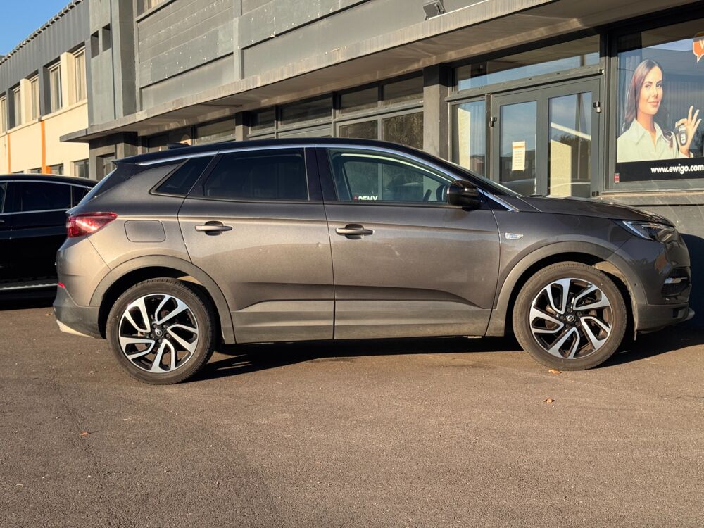 Grandland x 1.2 130Ch - ULTIMATE BVA8 - CARPLAY - SI&Egrave;GES CHAUFFANTS - EN 2019 occasion 26000 Valence