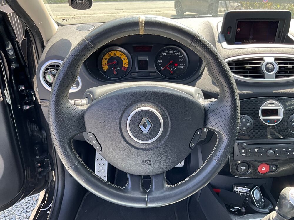 Clio 2.0 200CH RS / TOIT OUVRANT / ENTRETIENS RENAULT / DISTRIBUT 2009 occasion 17000 La Rochelle