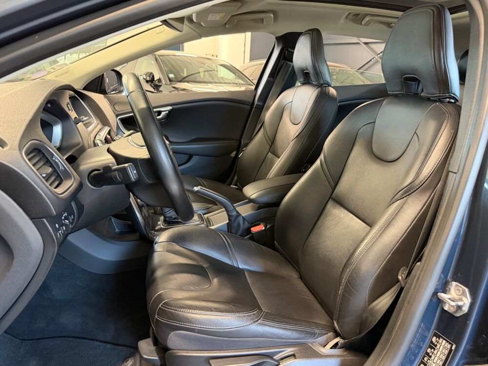 V40 1.5 T2 120 Ch EDITION - TOIT PANO 2019 occasion 79000 Niort