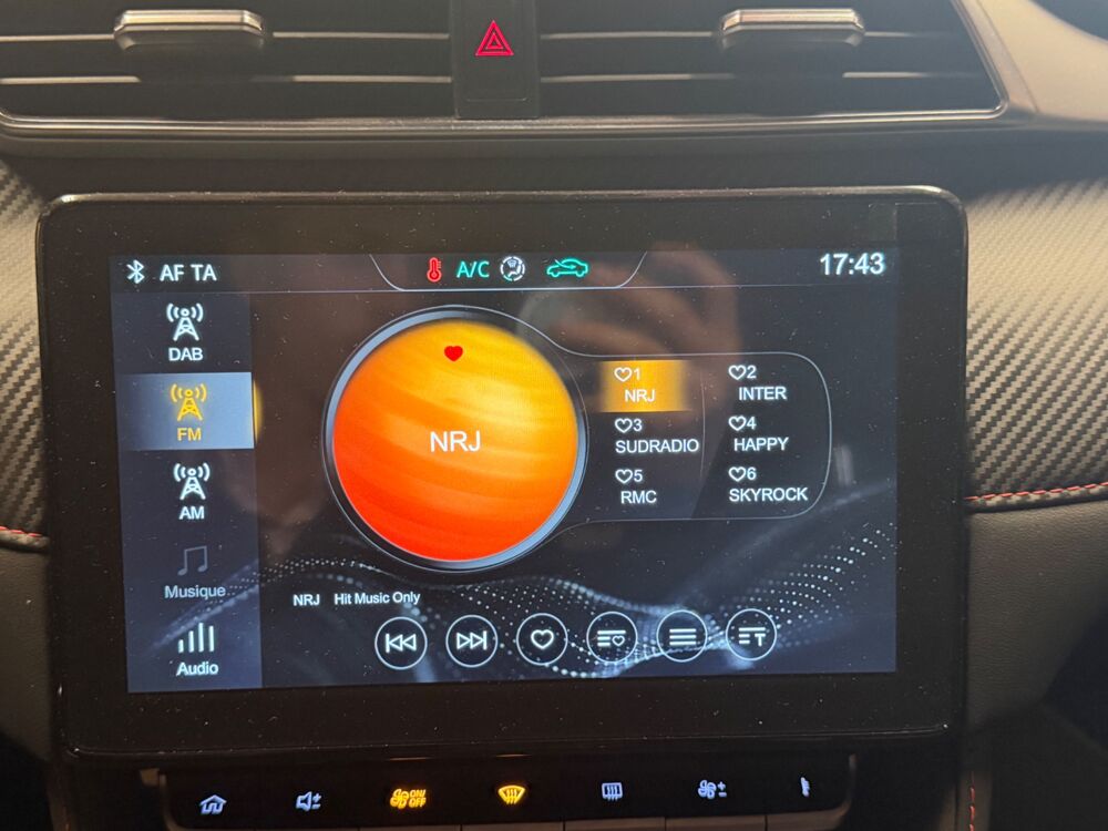 MG.ZS 1.5 VTI 106 Ch LUXURY ENTRETIEN CONSTRUCTEUR / 1ERE MAIN / A 2022 occasion 24750 Tr&eacute;lissac