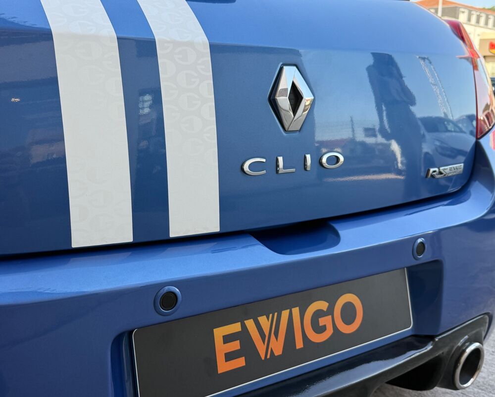 Clio III (2) 2.0 16V 203 RS GORDINI + 1ere MAIN FR + FUTUR COLLEC 2011 occasion 54000 Nancy