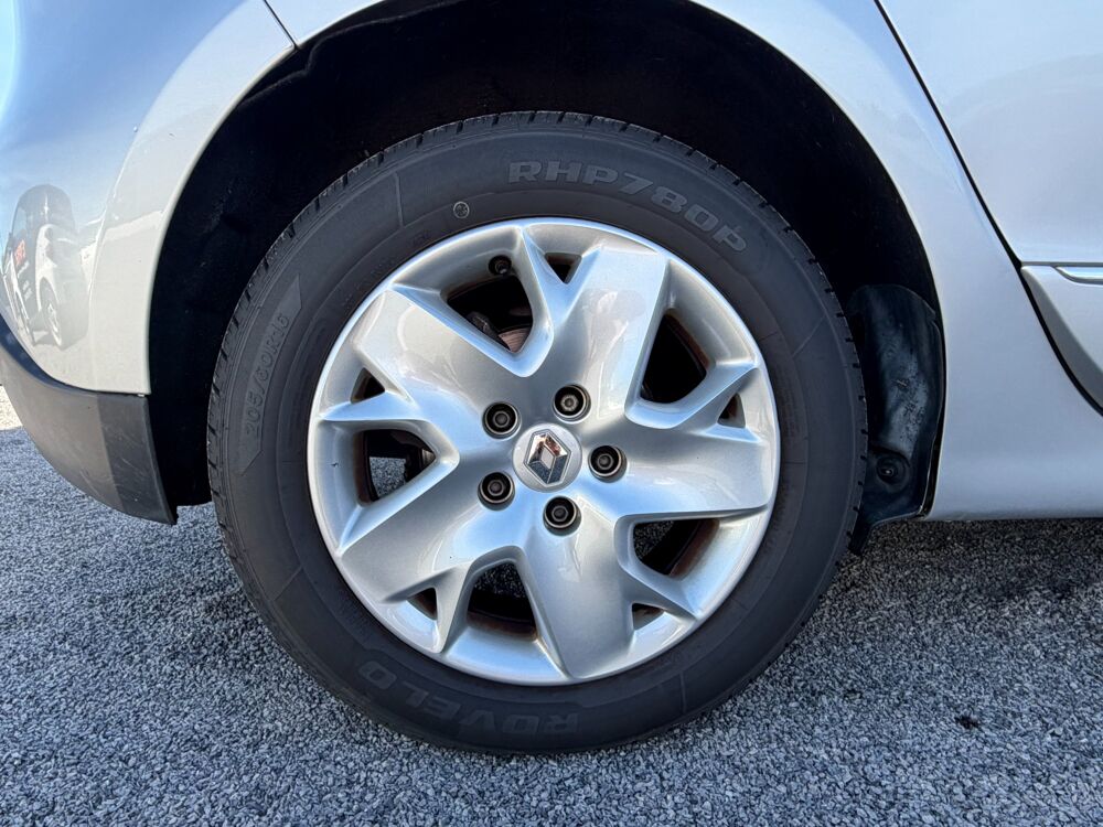 Sc&eacute;nic 1.5 dCi 110ch Bose EDC BVA 2015 occasion 64122 Urrugne