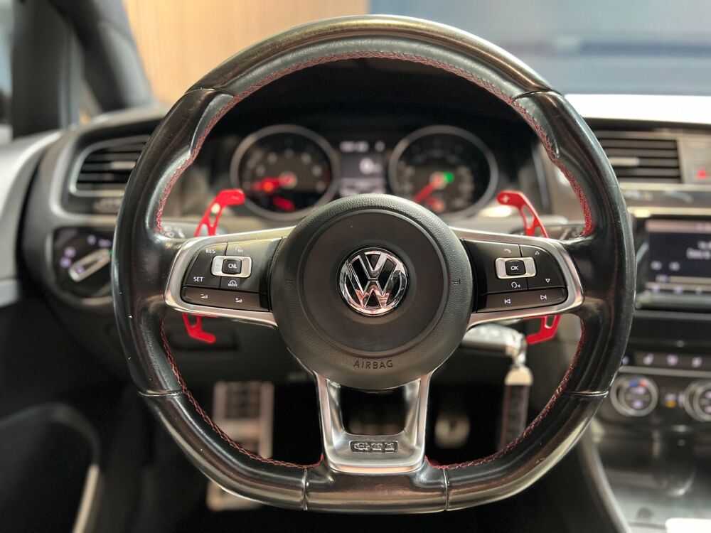 Golf 2.0 TSI 220Ch GTI DSG6 BVA - TOIT OUVRANT - SI&Egrave;GES CHAUFFANT 2015 occasion 33610 Cestas