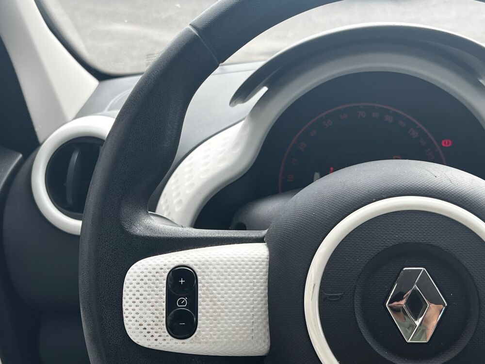 Twingo 1.0 SCE 70 CH ZEN / 1ERE MAIN + ENTRETIEN CONSTRUCTEUR 2015 occasion 47000 Agen