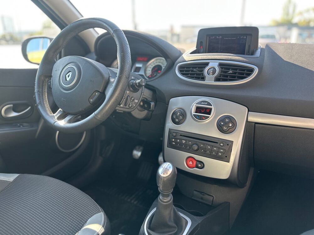 Clio 1.6 128 GT REVISION ET COURROIE OK 2010 occasion 26000 Valence