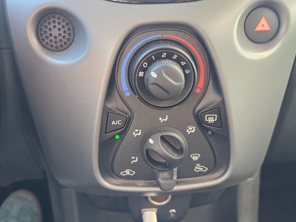Aygo 1.0 VVTI 70 BOITE AUTO GRAND ECRAN CARPLAY 1er MAIN ENTRETIE 2020 occasion 33210 Maz&egrave;res