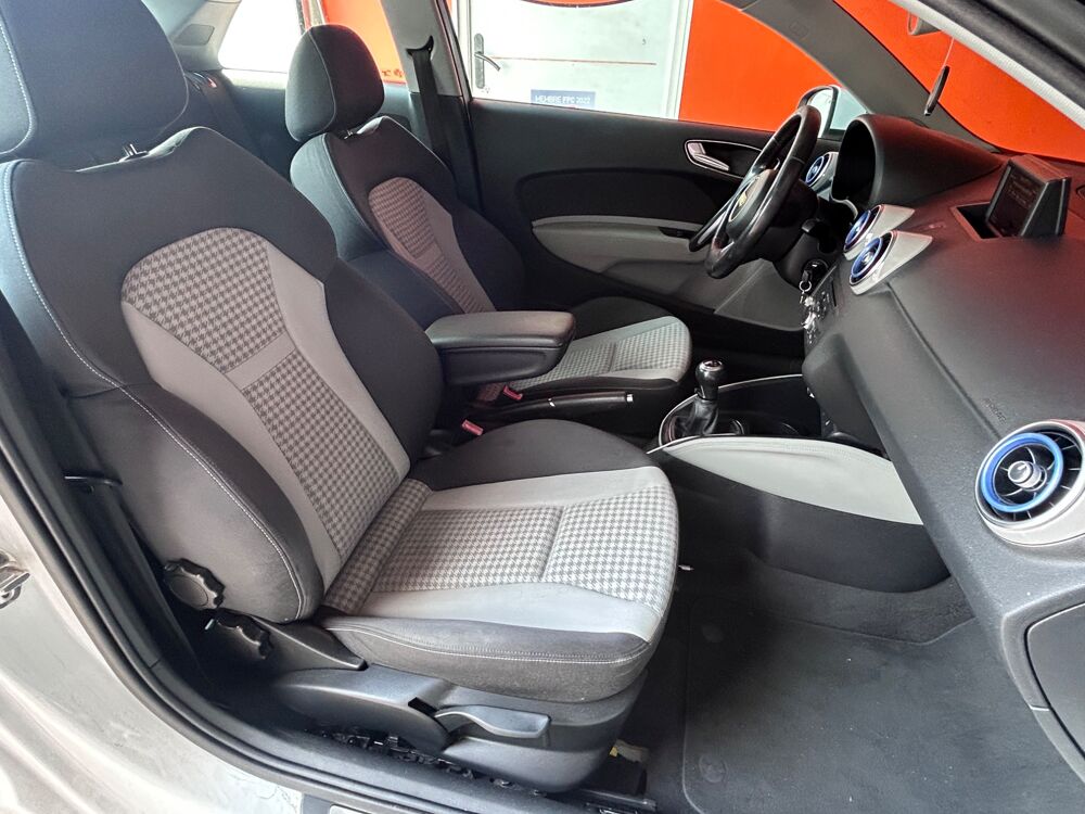 A1 1.6 TDI 105 CH AMBIENTE / TOIT OUVRANT 2011 occasion 47000 Agen