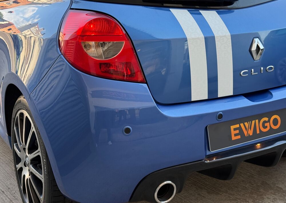 Clio III (2) 2.0 16V 203 RS GORDINI + 1ere MAIN FR + FUTUR COLLEC 2011 occasion 54000 Nancy