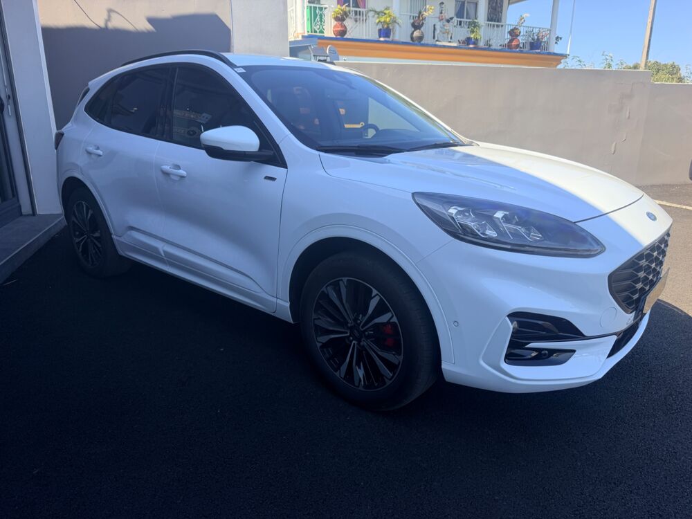 Kuga 2.5 DURATEC 225 CH PHEV ST-LINE + CAMERA DE RECUL + CARPLAY 2024 occasion 97410 Saint-Pierre