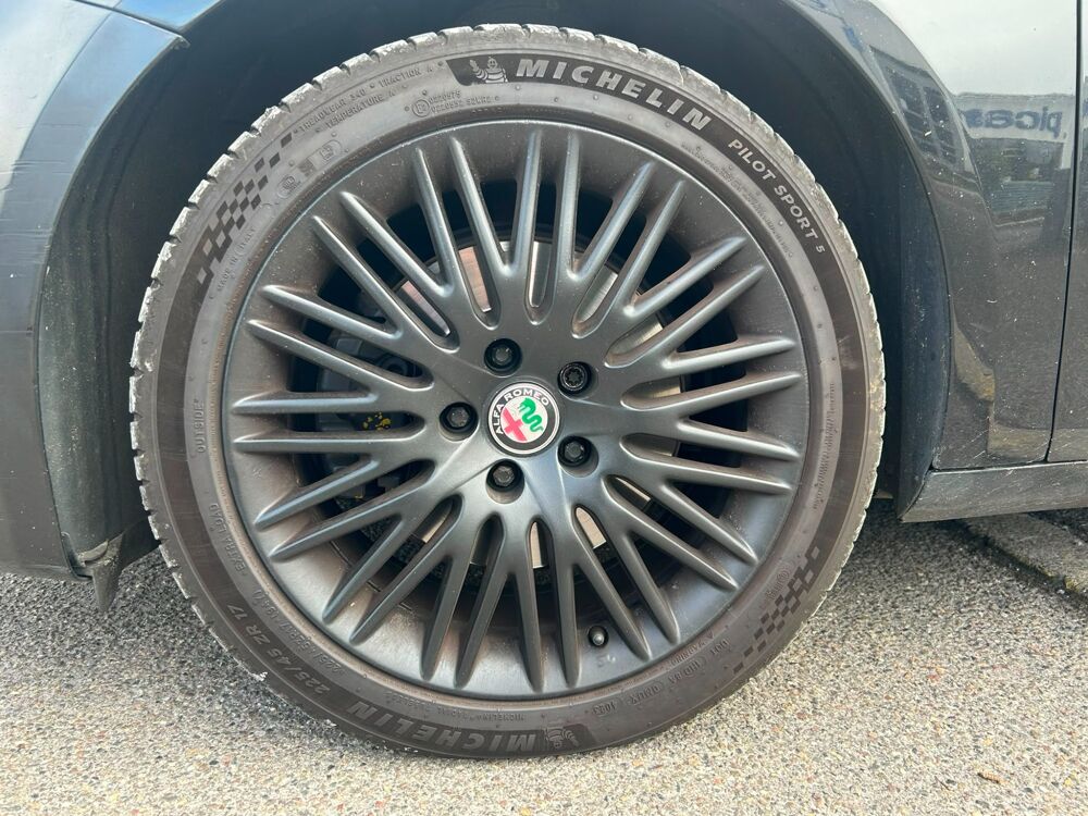 Giulietta 2.0 JTDM 170 CH EXCLUSIVE S&S / DISTRIBUTION + EMBRAYAGE NEU 2012 occasion 40000 Mont-de-Marsan