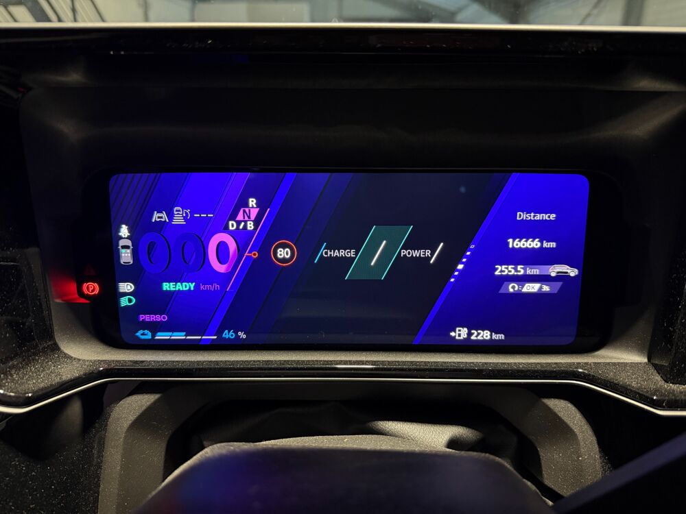 R5 E-TECH 150 ch 52KWH CONFORT TECHNO - 1&Egrave;RE MAIN 2025 occasion 65290 Juillan