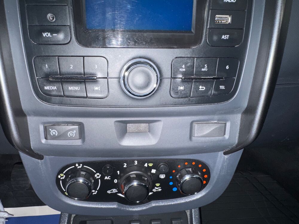 Duster 1.5 DCI 110 Ch - DISTRIBUTION NEUVE 4X2- ATTELAGE 2014 occasion 79000 Niort