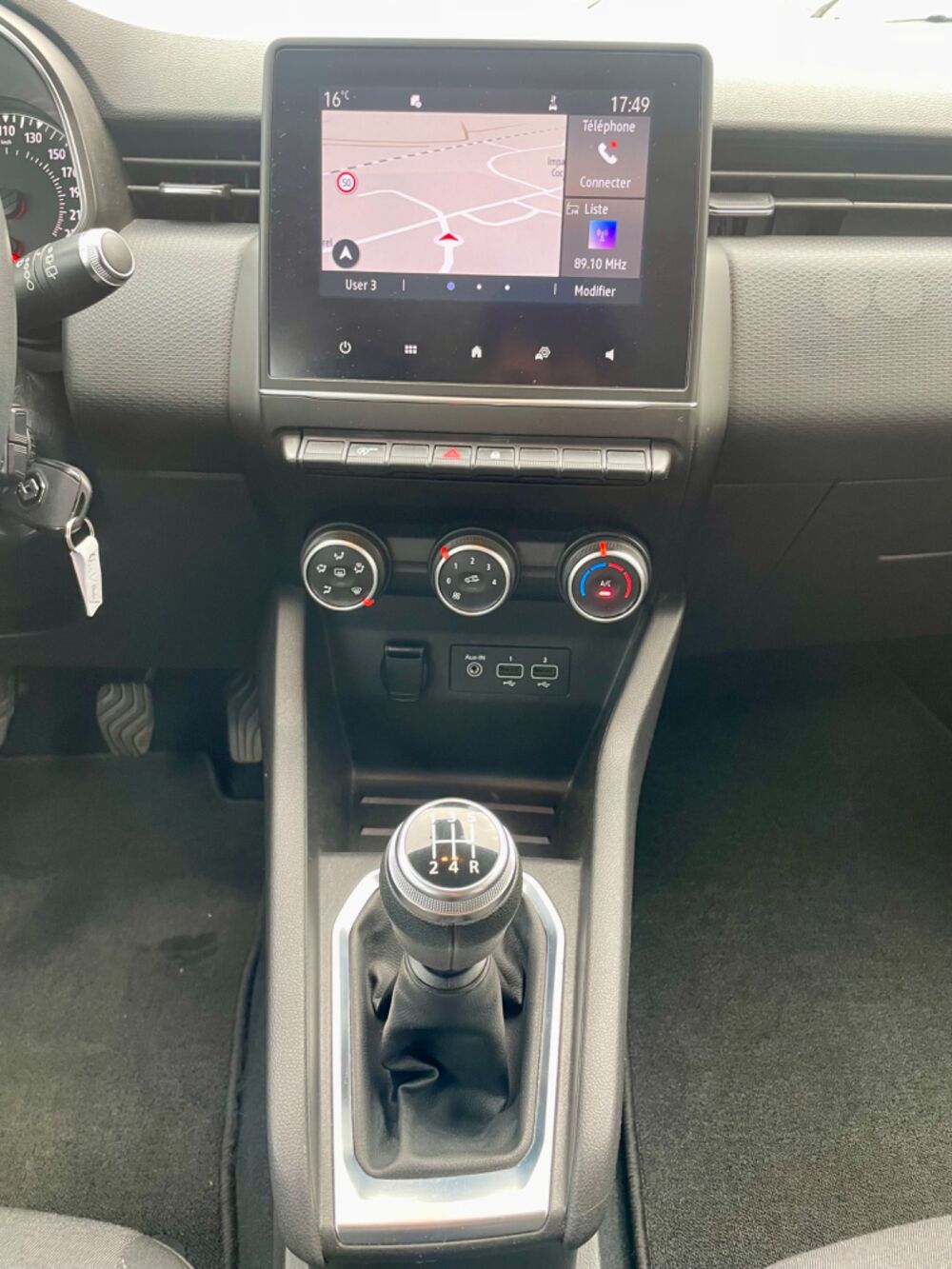 Clio V 1.0 75CH BUSINESS - CARPLAY - CLIMATISATION - RADAR DE REC 2020 occasion 27000 &Eacute;vreux
