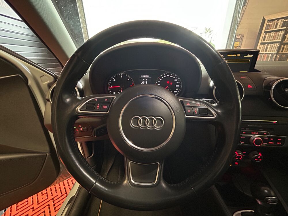 A1 SPORTBACK 1.6 TDI 115 BUSINESS LINE S-TRONIC BVA 2017 occasion 83600 Fr&eacute;jus