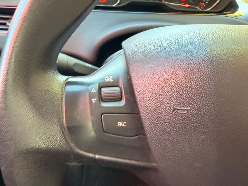 208 GENERATION-I 1.6 E-HDI 90Ch ACTIVE - BLUETOOTH - REGULATEUR 2012 occasion 76150 Saint-Jean-du-Cardonnay