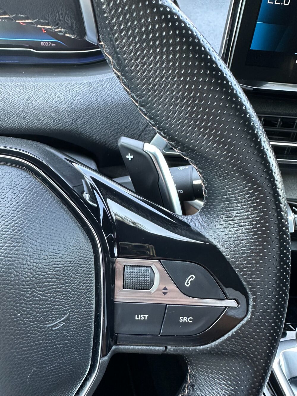 3008 1.5 BLUEHDI 130CH / GT / ATTELAGE - CAMERA - CARPLAY - GPS - 2021 occasion 44220 Cou&euml;ron