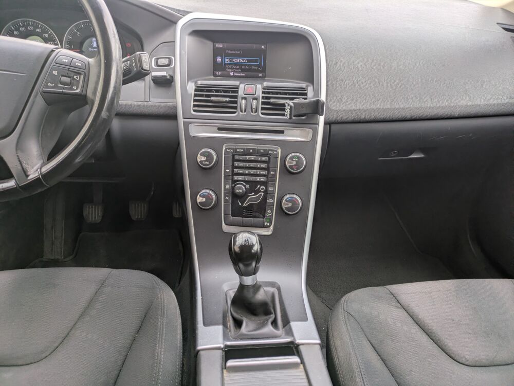 XC60 2.4 D3 165cv KINETIC AWD / PREMIERE MAIN / ATTELAGE / RADAR 2011 occasion 69420 Ampuis