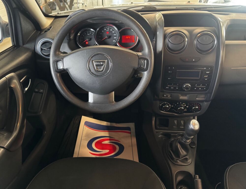 Duster 1.5 DCI 110 Ch - DISTRIBUTION NEUVE 4X2- ATTELAGE 2014 occasion 79000 Niort