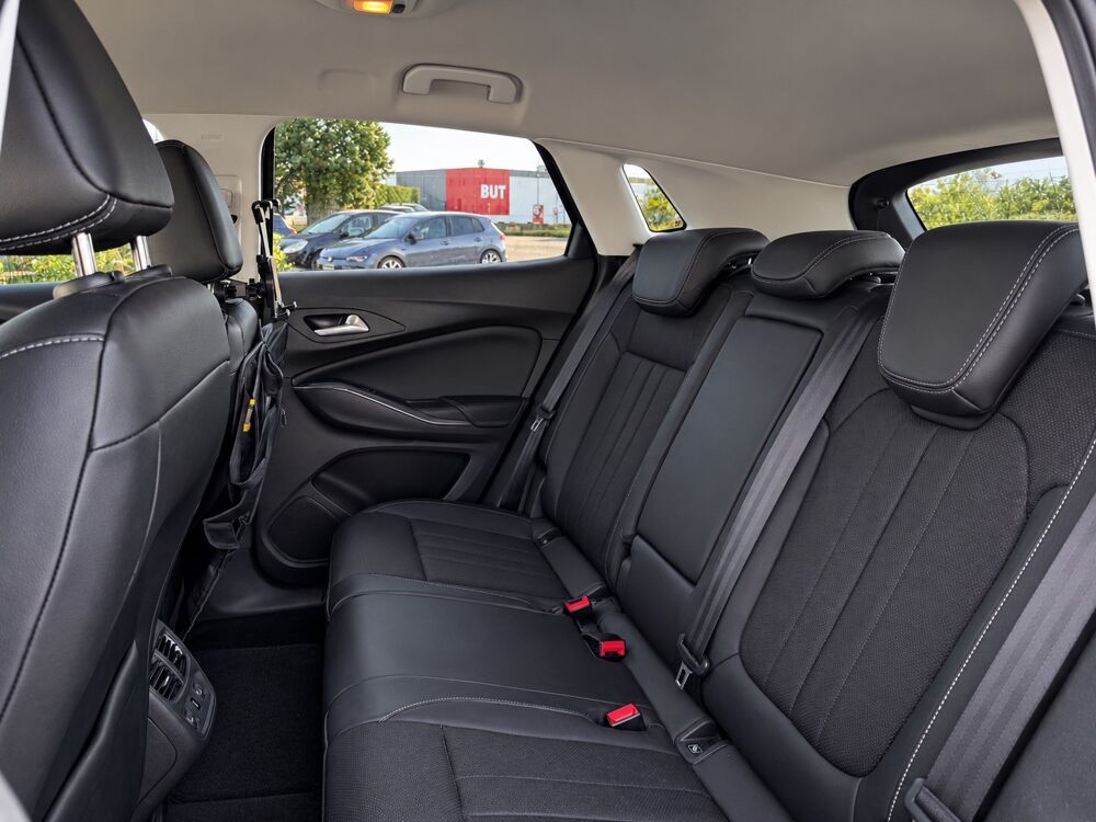 Grandland x 1.2 130Ch - ULTIMATE BVA8 - CARPLAY - SI&Egrave;GES CHAUFFANTS - EN 2019 occasion 26000 Valence