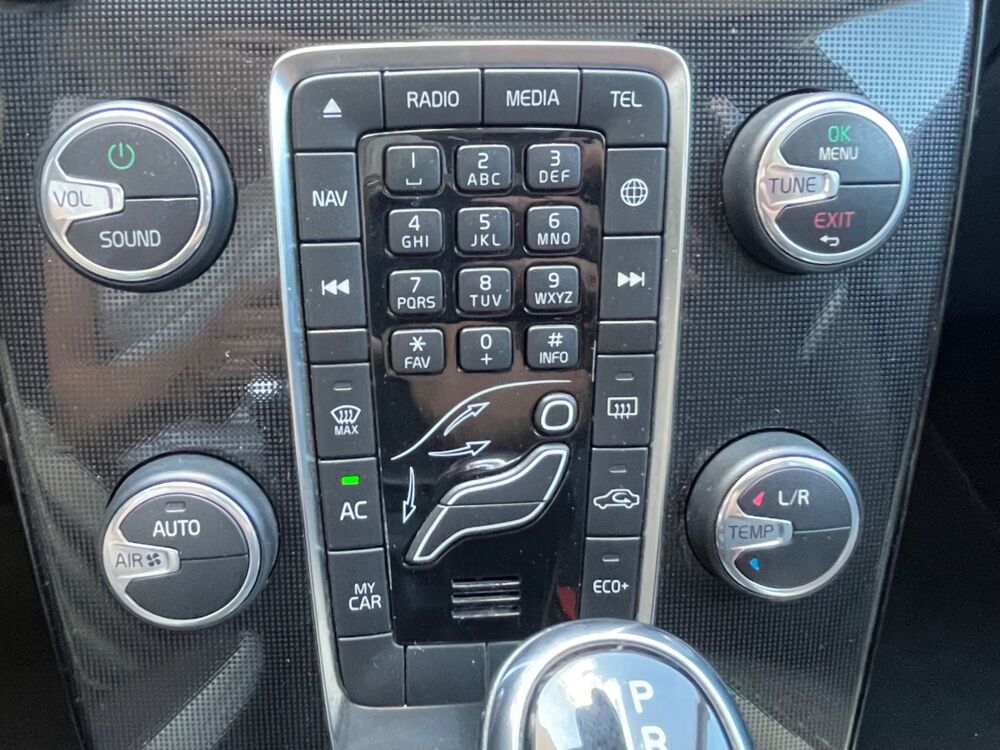 V40 II (2) 1.5 T2 122 MOMENTUM GEARTRONIC 6 + CARPLAY + TOIT PAN 2018 occasion 54000 Nancy