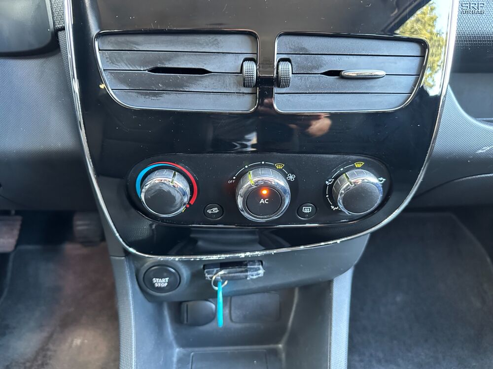 Clio 1.5 DCI 75CH / ZEN / REGULATEUR - cLIM - GPS - BLUETOOTH 2014 occasion 44220 Cou&euml;ron